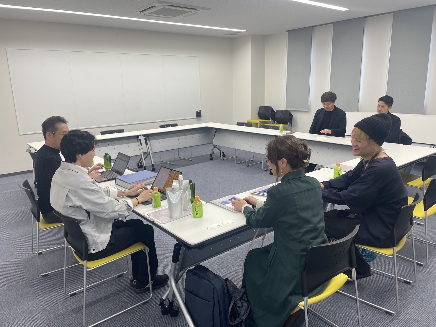 愛媛のシャンプー工場での打ち合わせ風景